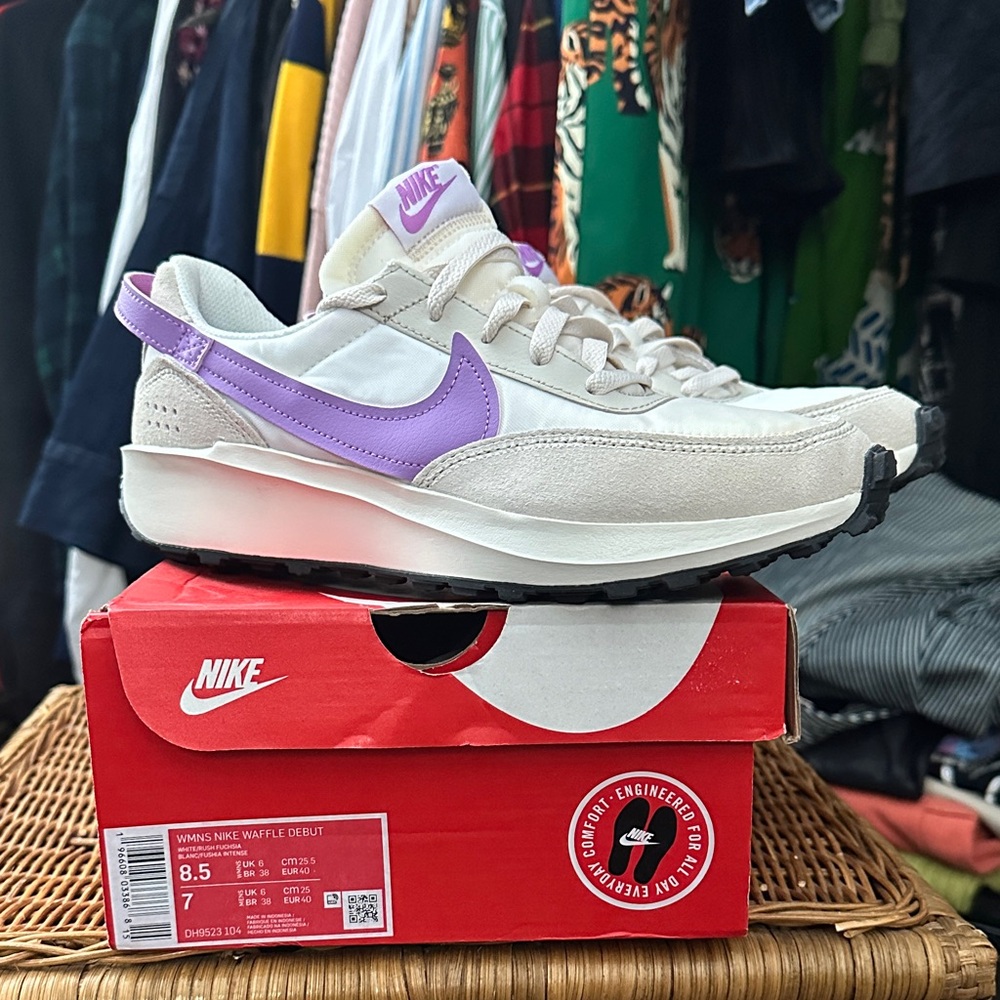 Nike Sneakers in White and Purple